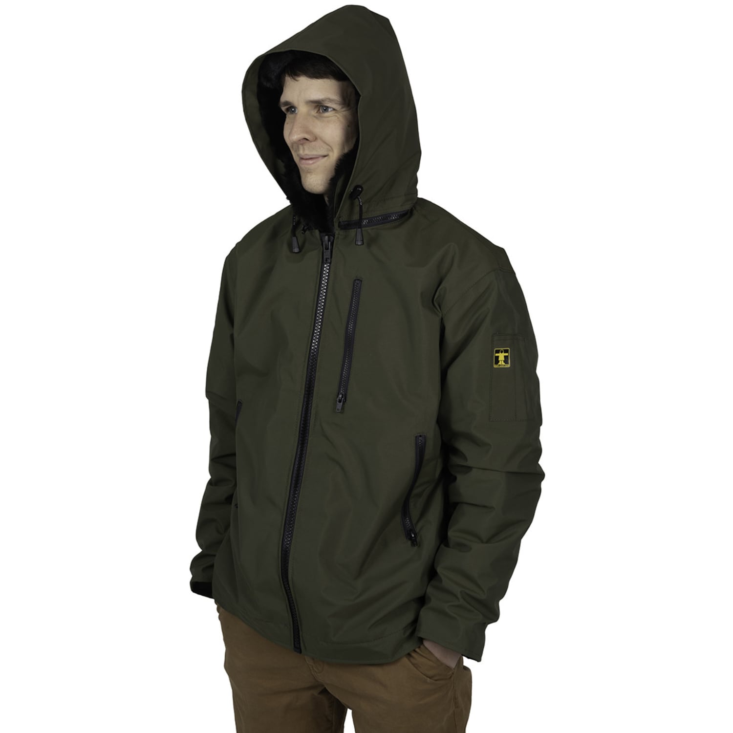 Vue portée de ¾ avec capuche